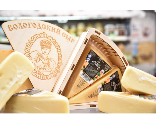 Сыр Пармезан классический 50% ~ 150-250 гр в в/у ВМК цена за кг - 2427 руб